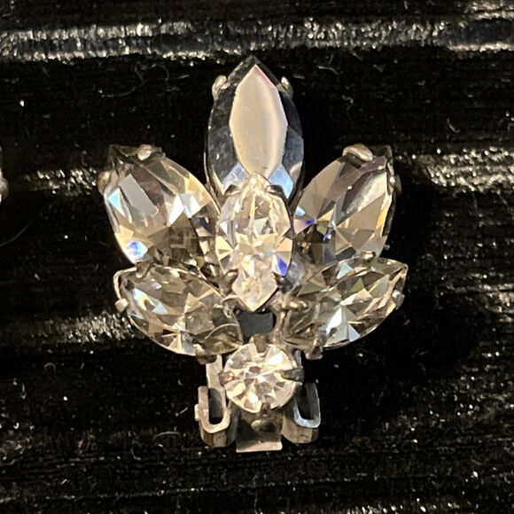 Vintage 1950s MCM Smokey Clear Rhinestone Cluster Clip On Earrings Marquise Leaf - Picture 3 of 6